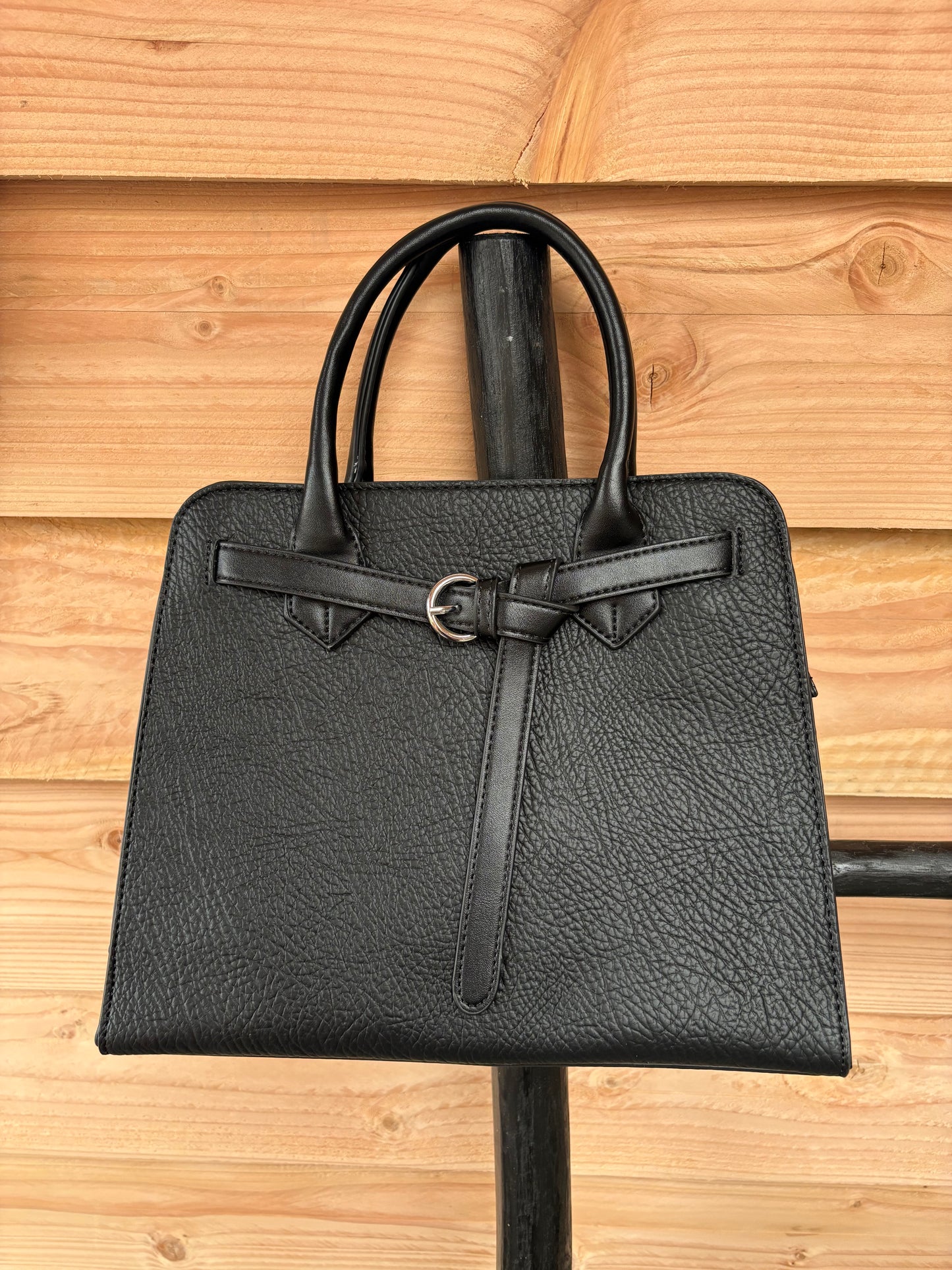 Middelgrote tas met riemdetail
