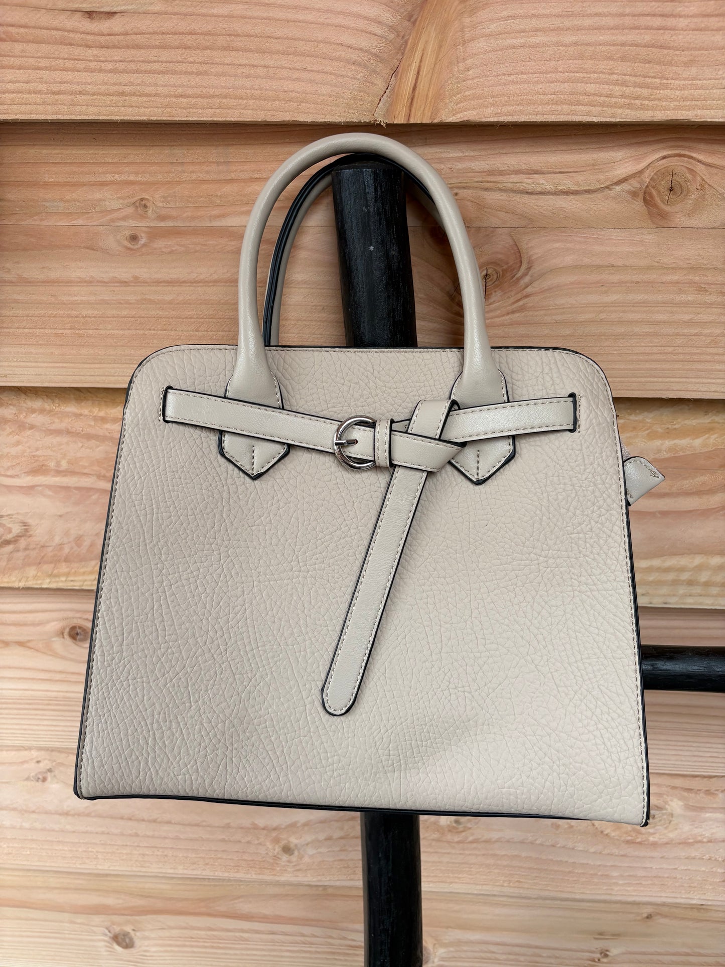 Middelgrote tas met riemdetail